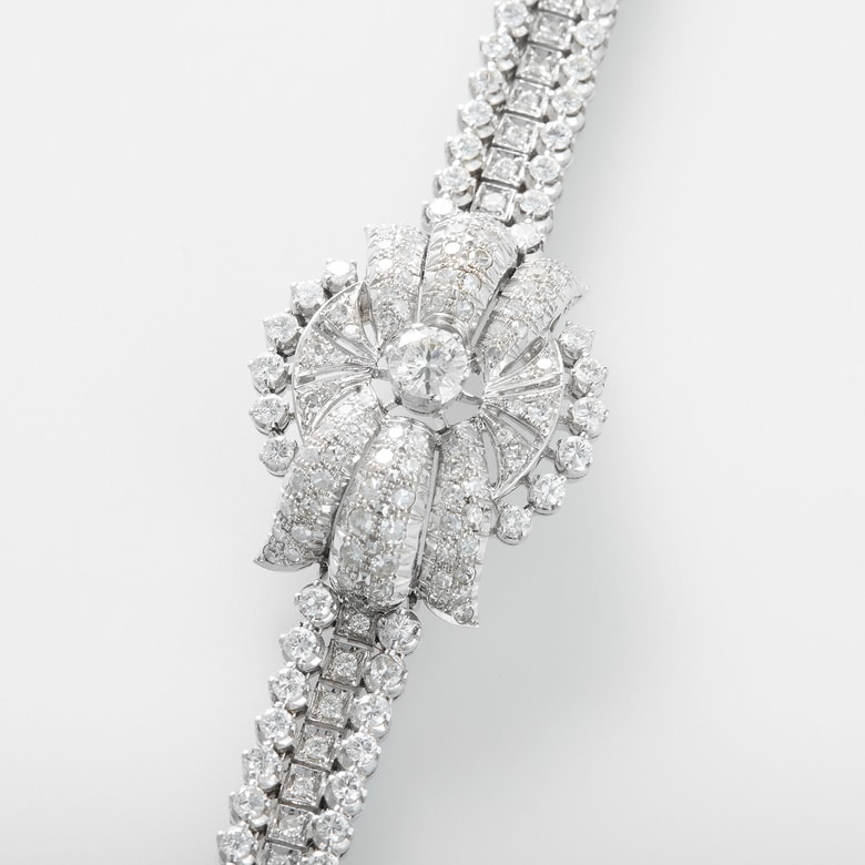 Exquisite jewellery craftsmanship – vintage bracelet with diamonds